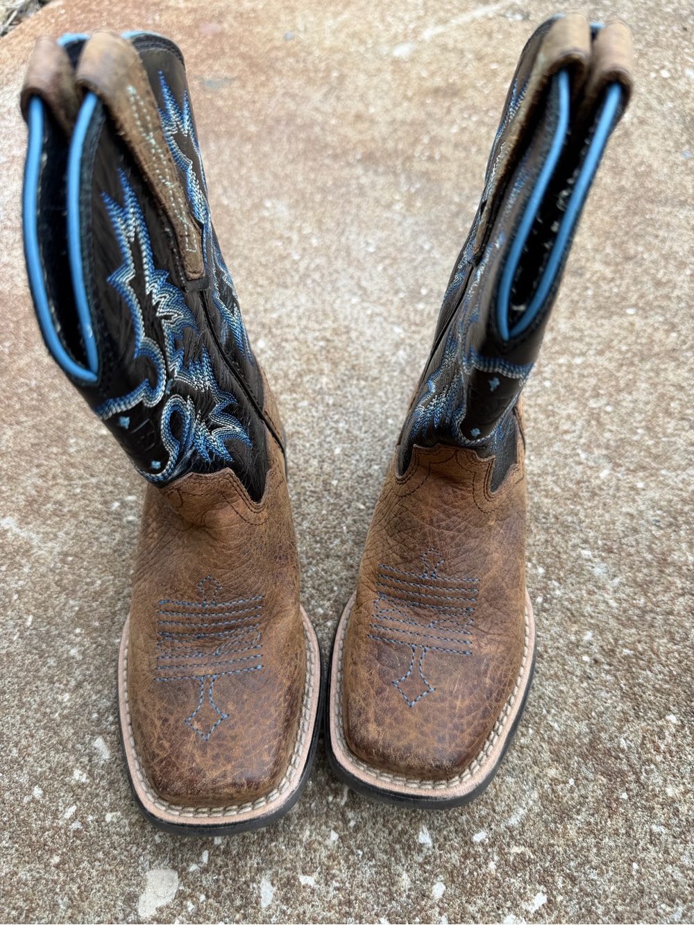 Toddler Ariat Brown Western Cowboy Boots with Blue Stitch Detail. Size 9.5 GUC